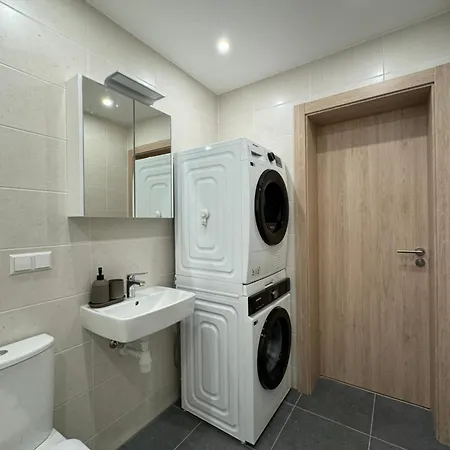 Modern 4-room Compact Flat With Parking In Riga Appartement Dreilini (Stopini)